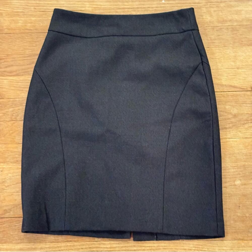 Banana Republic gray knee length pencil skirt size 4P
 b39